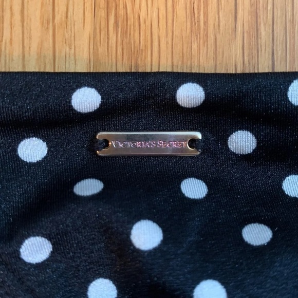 Victoria’s Secret Bikini - Picture 8 of 9